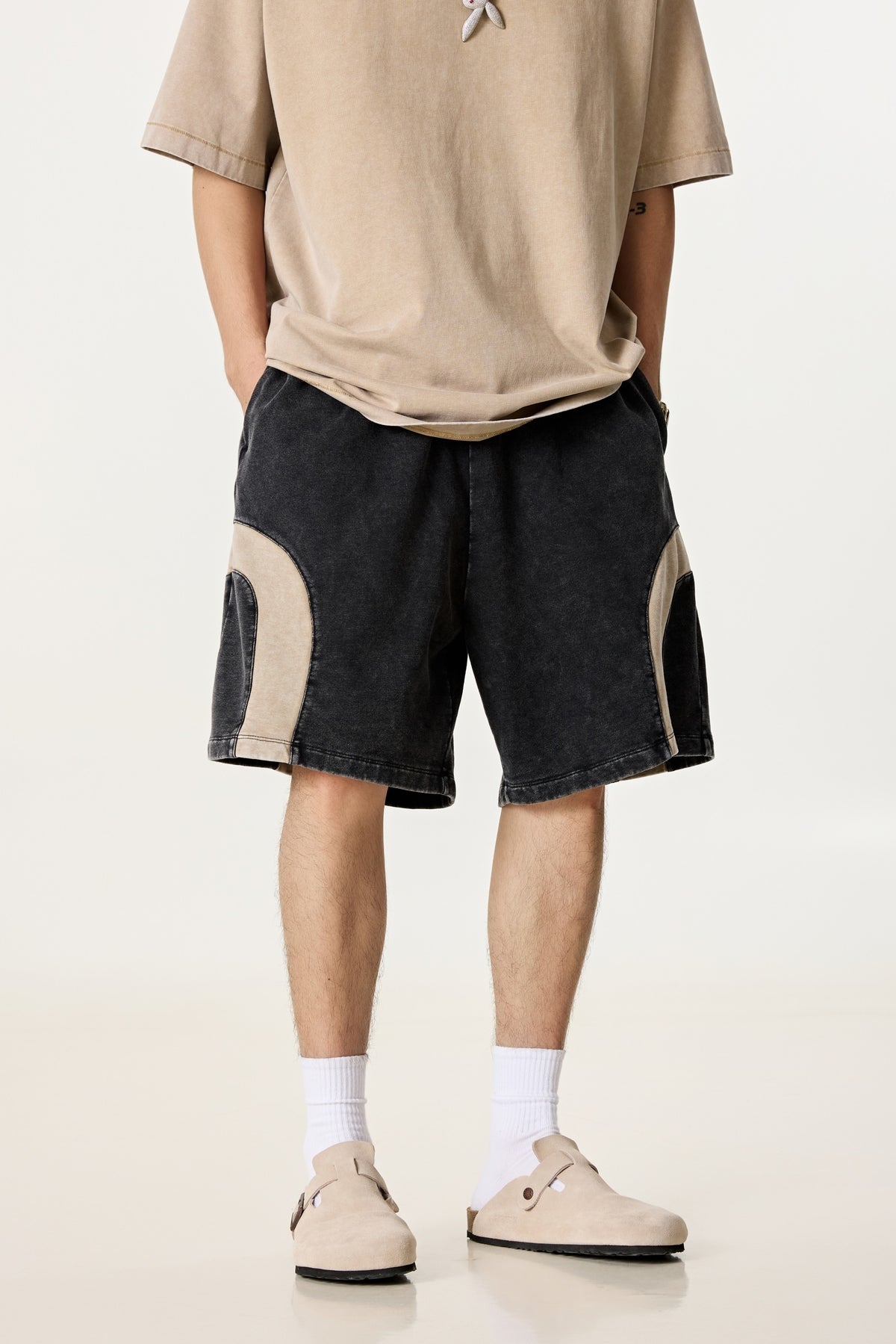 330GSM Unisex Heavyweight Contrast-Panel Snow-Washed Shorts Black/Khaki