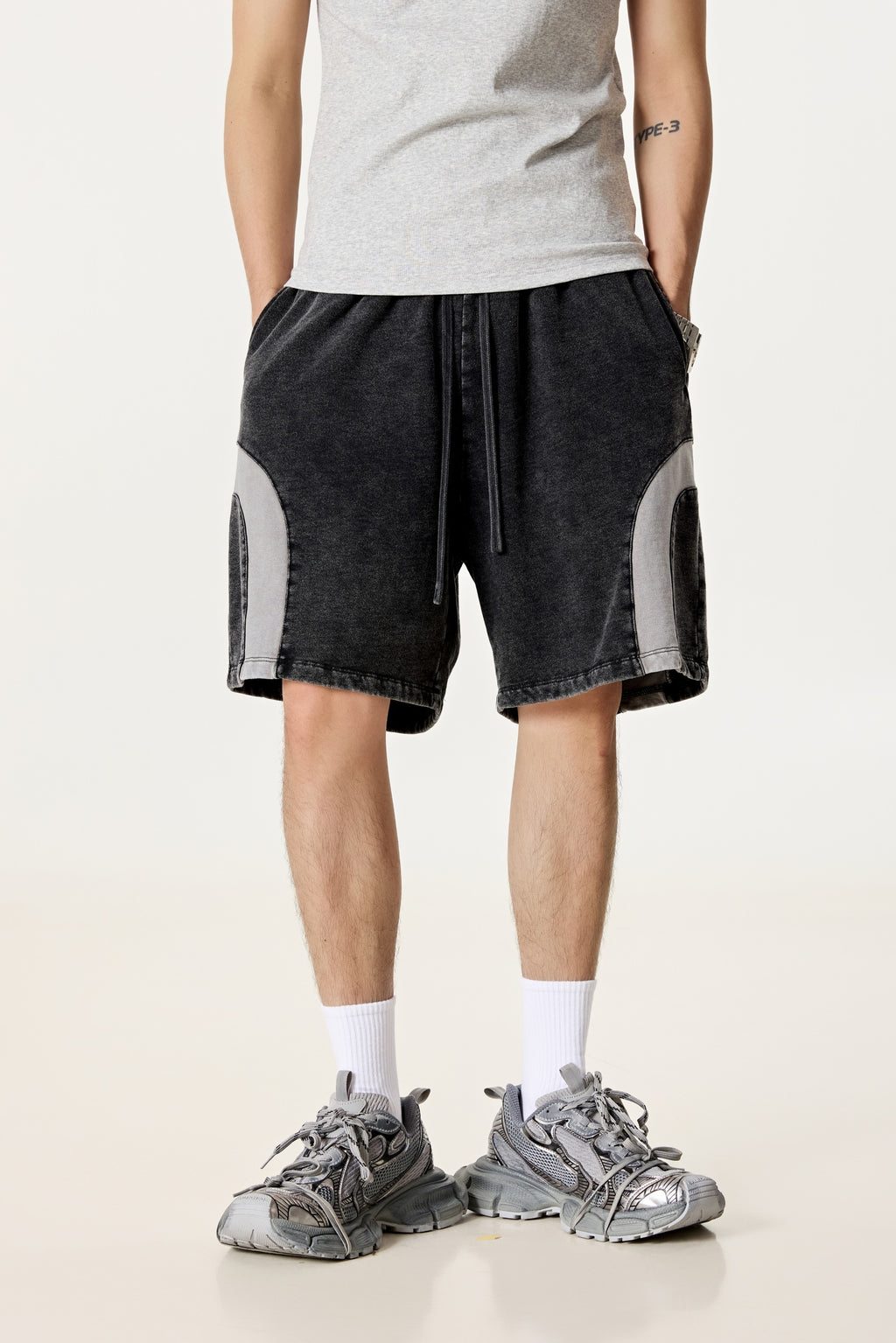 330GSM Unisex Heavyweight Contrast-Panel Snow-Washed Shorts Black/Medium Grey