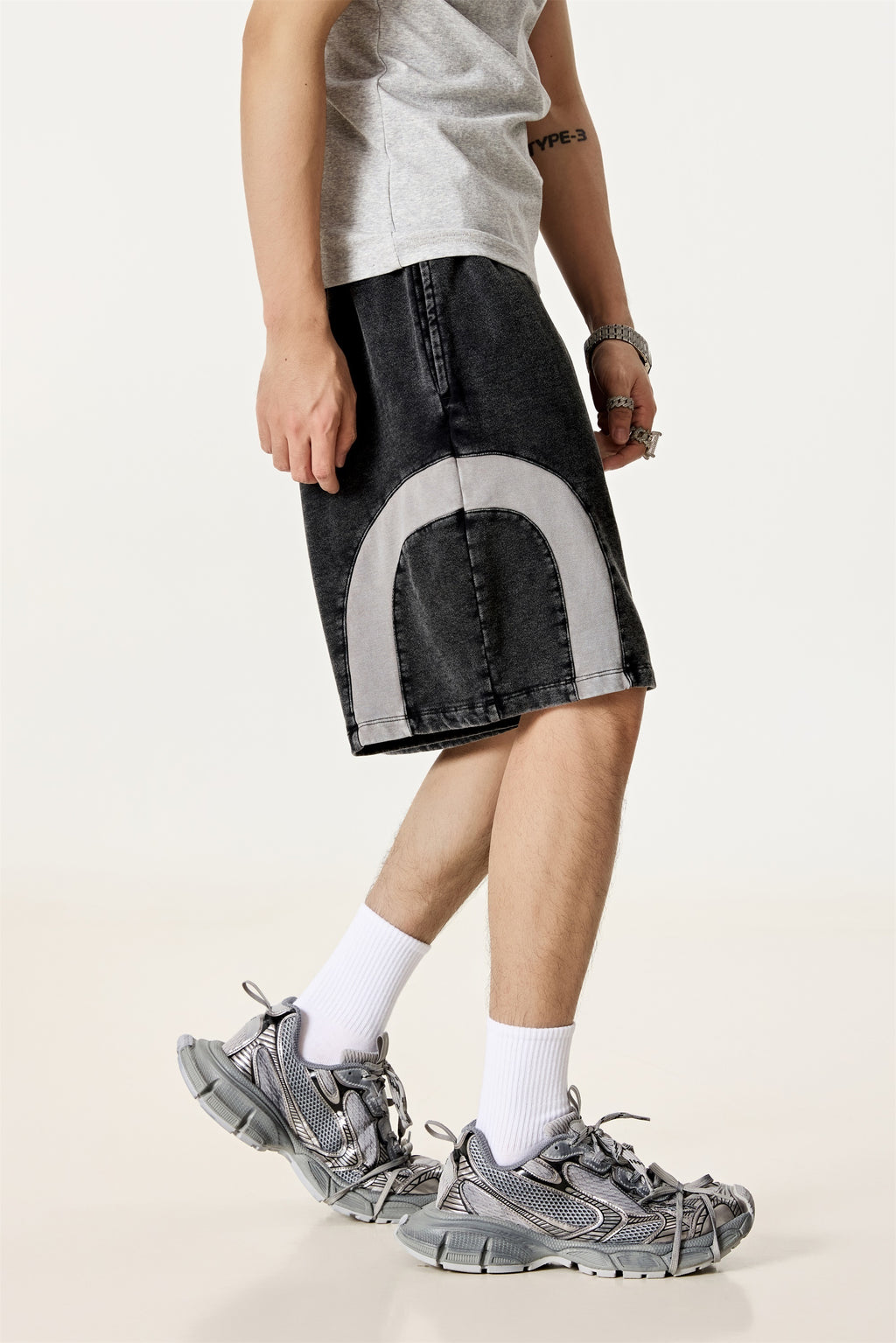 330GSM Unisex Heavyweight Contrast-Panel Snow-Washed Shorts Black/Medium Grey