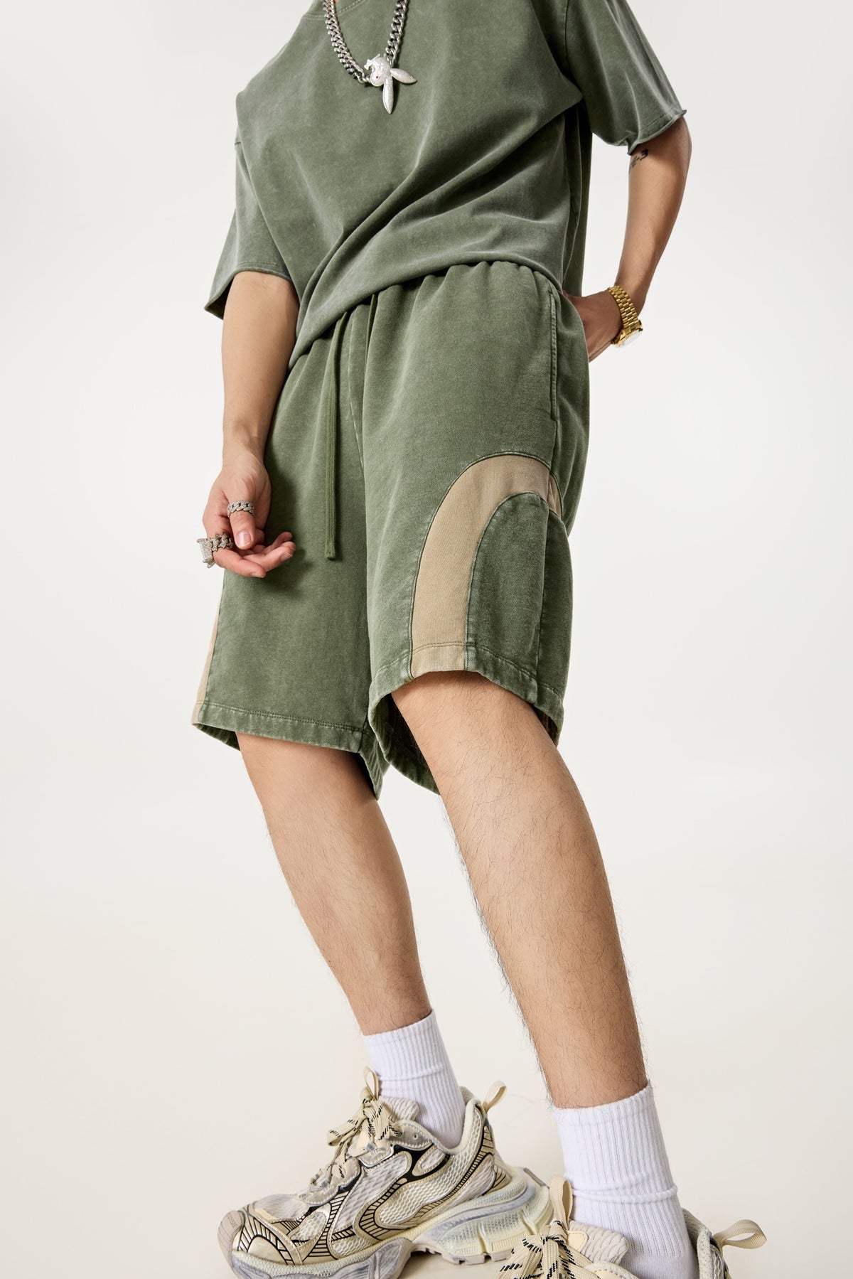 330GSM Unisex Heavyweight Contrast-Panel Snow-Washed Shorts Military Green/Khaki